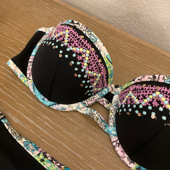 Victoria Secret Bikini - Picture 2 of 4